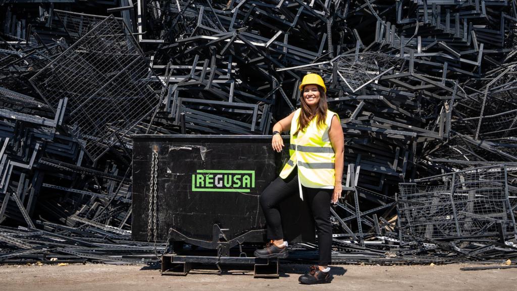 Helena González, en la planta de reciclaje.