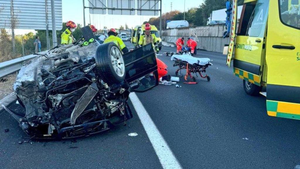 Imagen del coche siniestrado en la A-49.