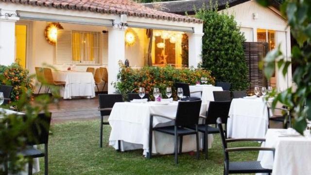 La terraza de este refrescante espacio para las noches de verano en Sevilla.