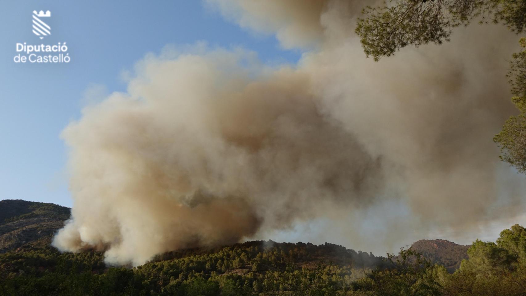 El puerto de Castellón, cerrado para la recarga de hidroaviones del incendio de Benicàssim