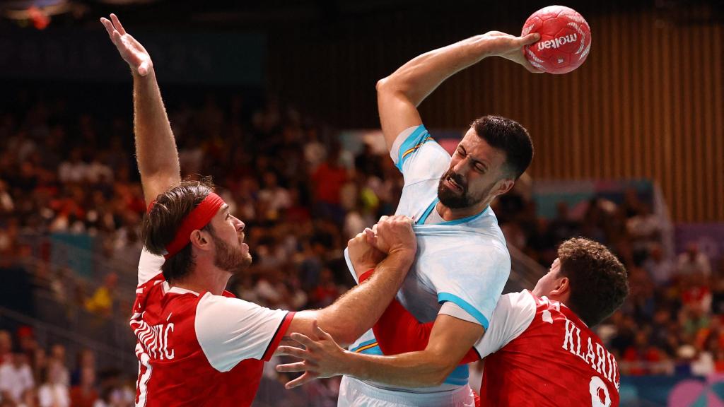 Agustín Casado, durante el partido de balonmano ante Croacia.