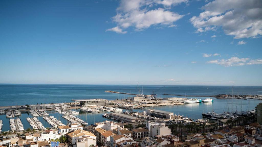 La ciudad de Dénia desde el Puerto.