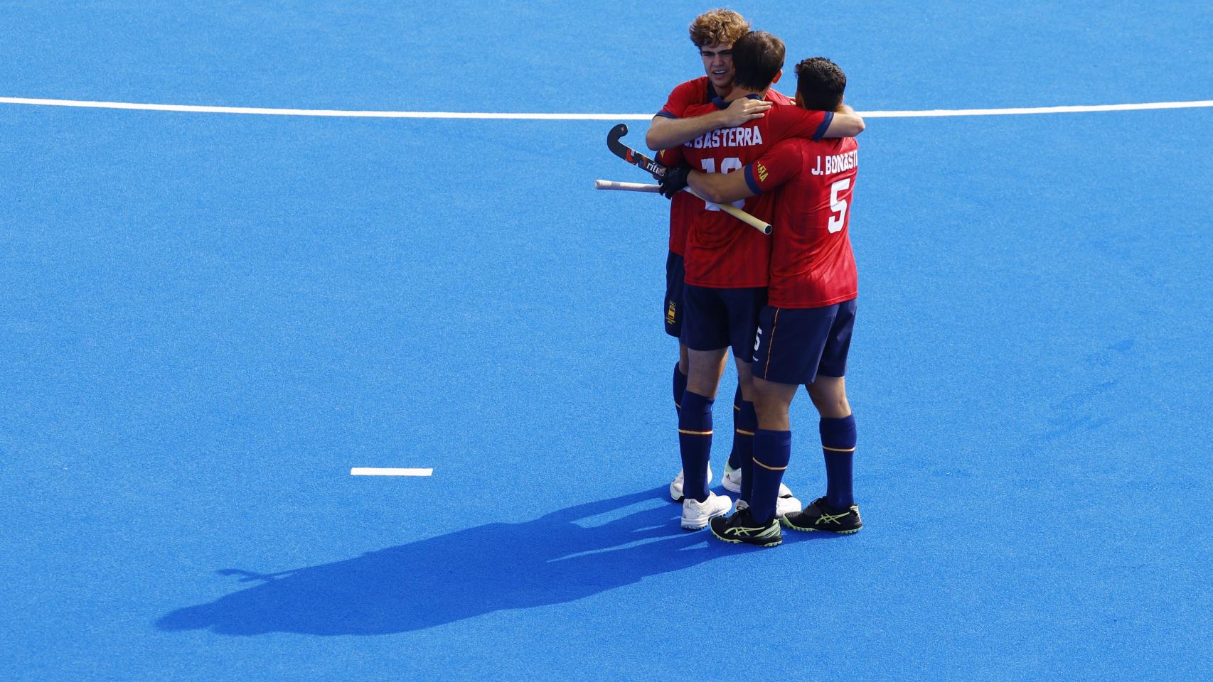 La selección masculina de hockey hierba celebra en los Juegos Olímpicos de París 2024