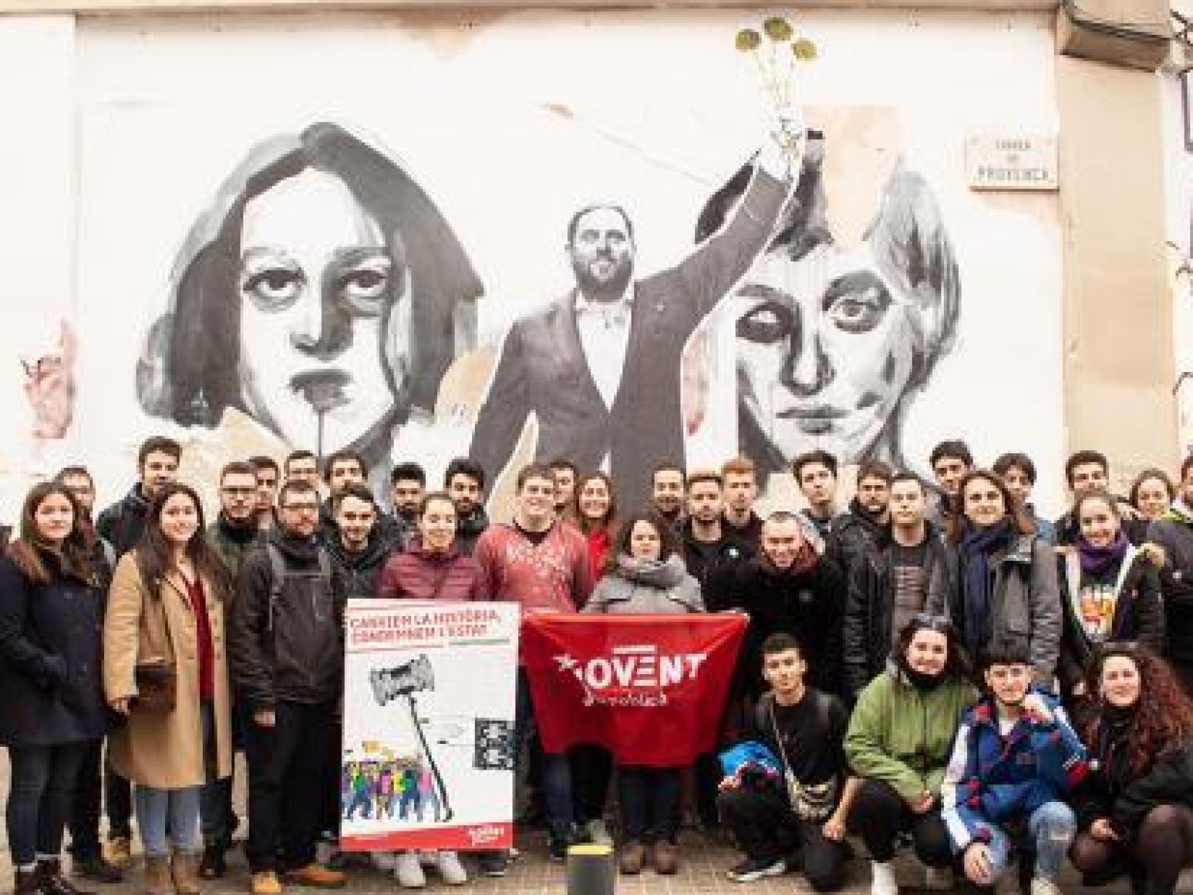 Miembros de las Juventudes de ERC, en un acto de apoyo a Oriol Junqueras y al resto de procesados por el 1-O.