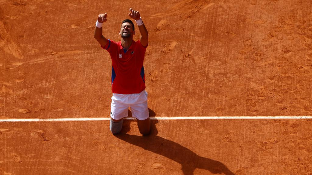 Novak Djokovic celebra la victoria en la final de los JJOO de París 2024