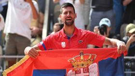 Novak Djokovic celebra su medalla de oro en los JJOO de París 2024