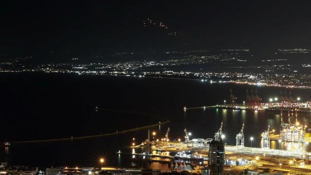La Cúpula de Hierro de Israel intercepta cohetes lanzados desde el Líbano, en la noche del sábado.