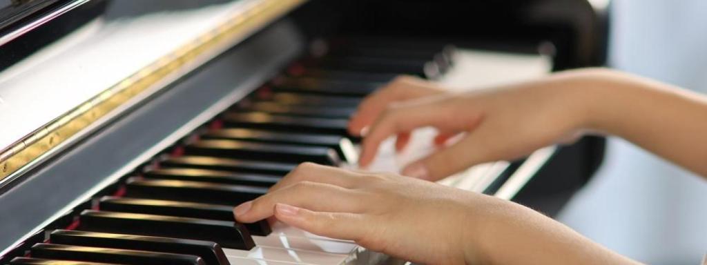 Niño tocando el piano