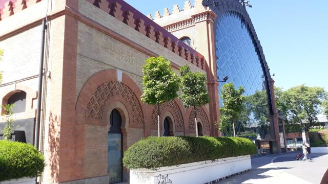 Fachada de la antigua estación ferroviaria de Plaza de Armas.