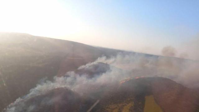 Imagen aérea del incendio declarado en Cantillana.