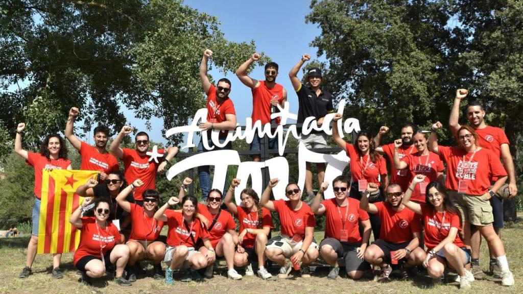 Miembros de la dirección de las juventudes de ERC, en un campamento de verano organizado por el partido.