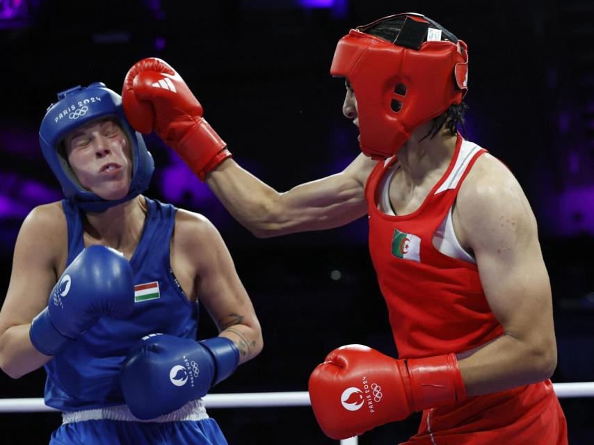 Imane Khelif durante un combate en los JJ. OO. de París 2024.