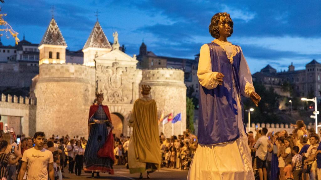 El desfile de gigantones y cabezudos del pasado año.