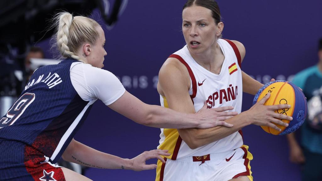 Sandra Ygueravide, con el balón en las semifinales de los Juegos Olímpicos.