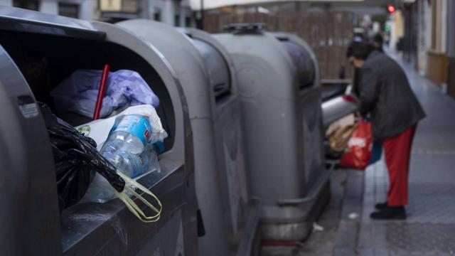 Contenedores de basura en Sevilla.