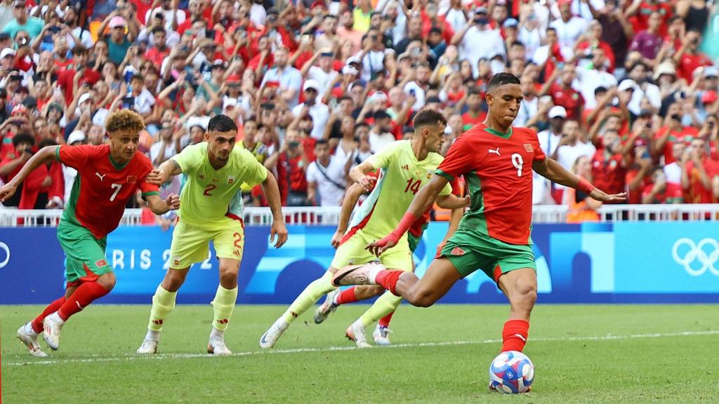 Momento del primer gol de Marruecos frente a España.