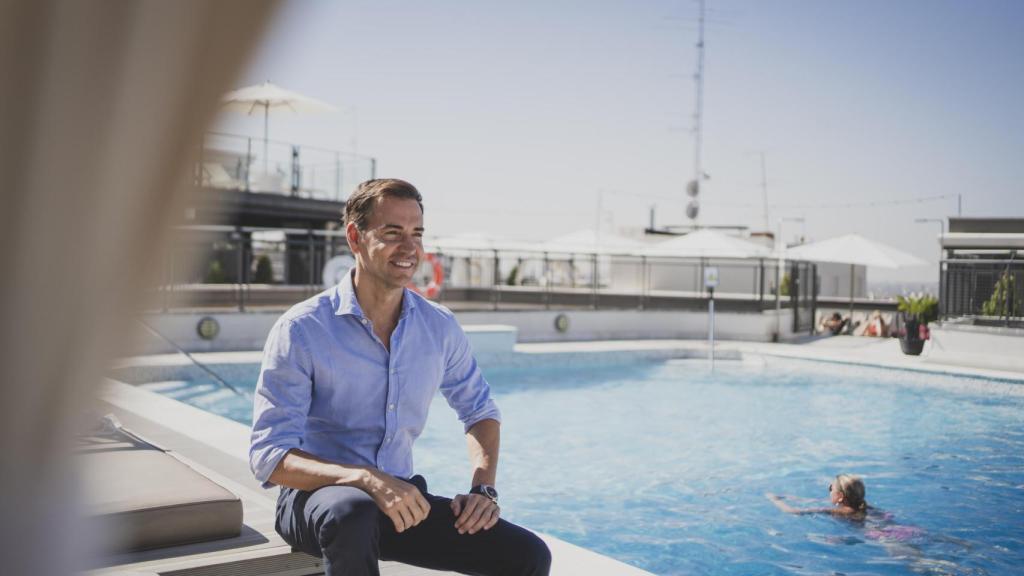 Imagen de David Meca en la piscina.