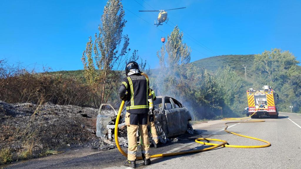 Incendio de un vehículo en La Barrosa