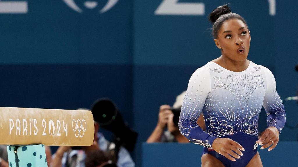 Simone Biles, en la prueba de barra de los Juegos Olímpicos de París 2024