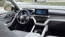 Interior del Ford Explorer 2025, con Android Automotive y Google Maps