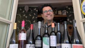 Antonio Fernández, tras varias botellas de vino en Araboka Centro.