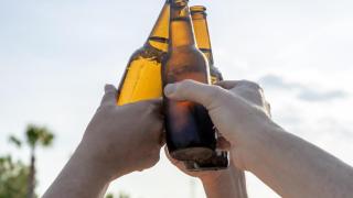 Unas cervezas.