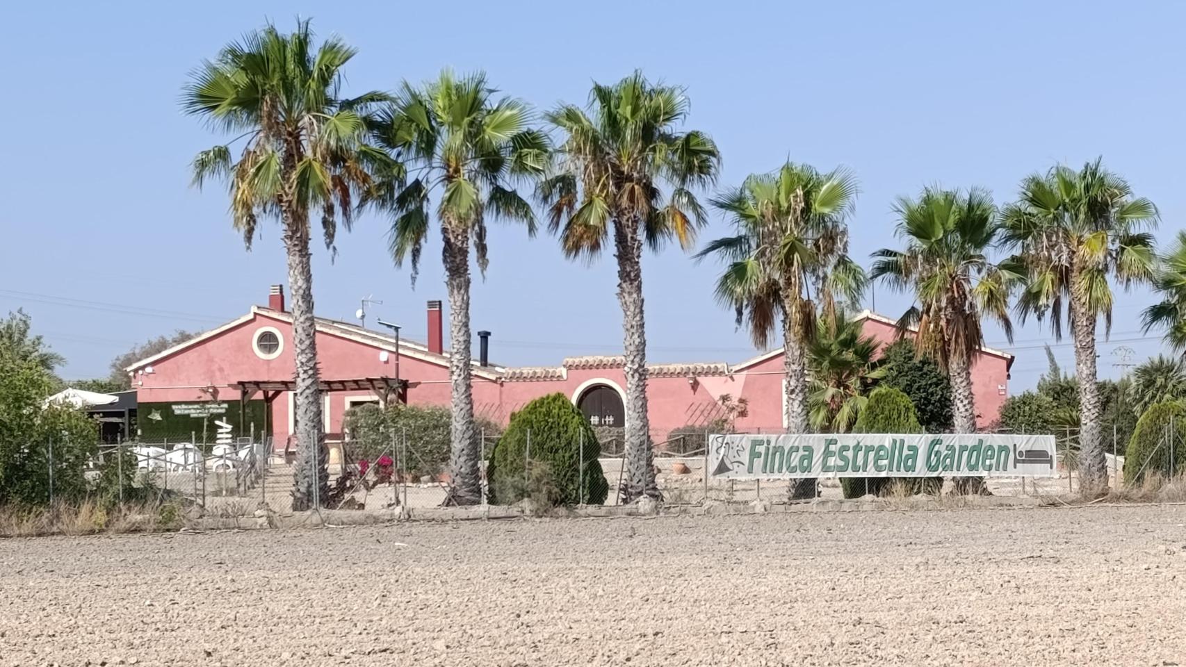 La Finca Estrella Garden de Torre Pacheco amaneció vacía este lunes.