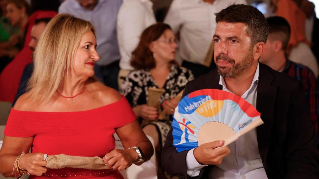 Carlos Mazón y Nuria Montes, durante el acto de presentación del decreto.