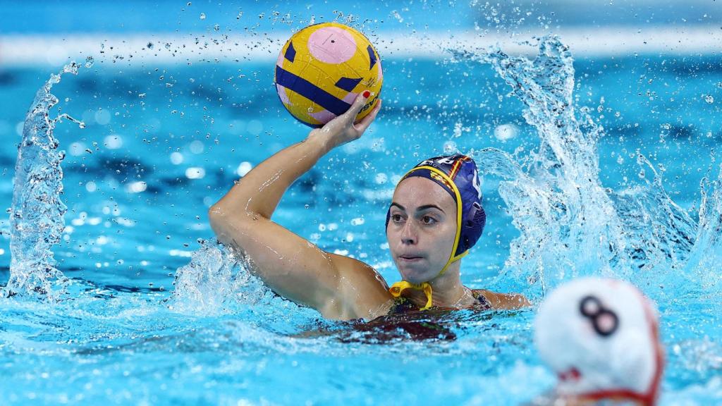 Bea Ortiz, con el balón.