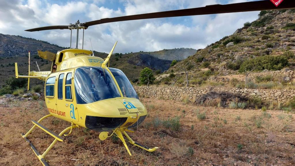 Fotografía de archivo de un helicóptero de bomberos de la Diputación.