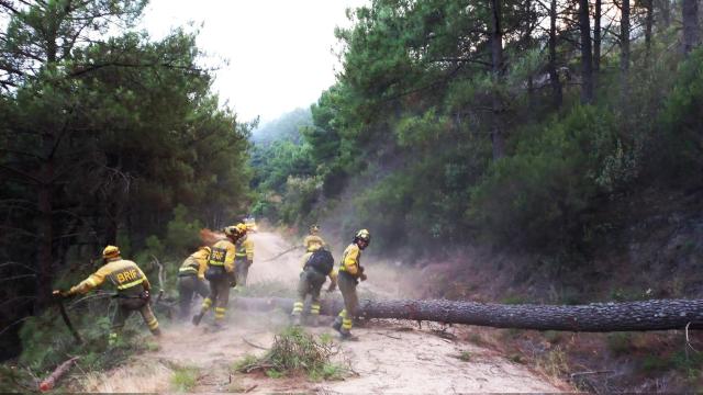 Imagen de archivo de las Brigadas de Refuerzo de Incendios Forestales sofocando un incendio