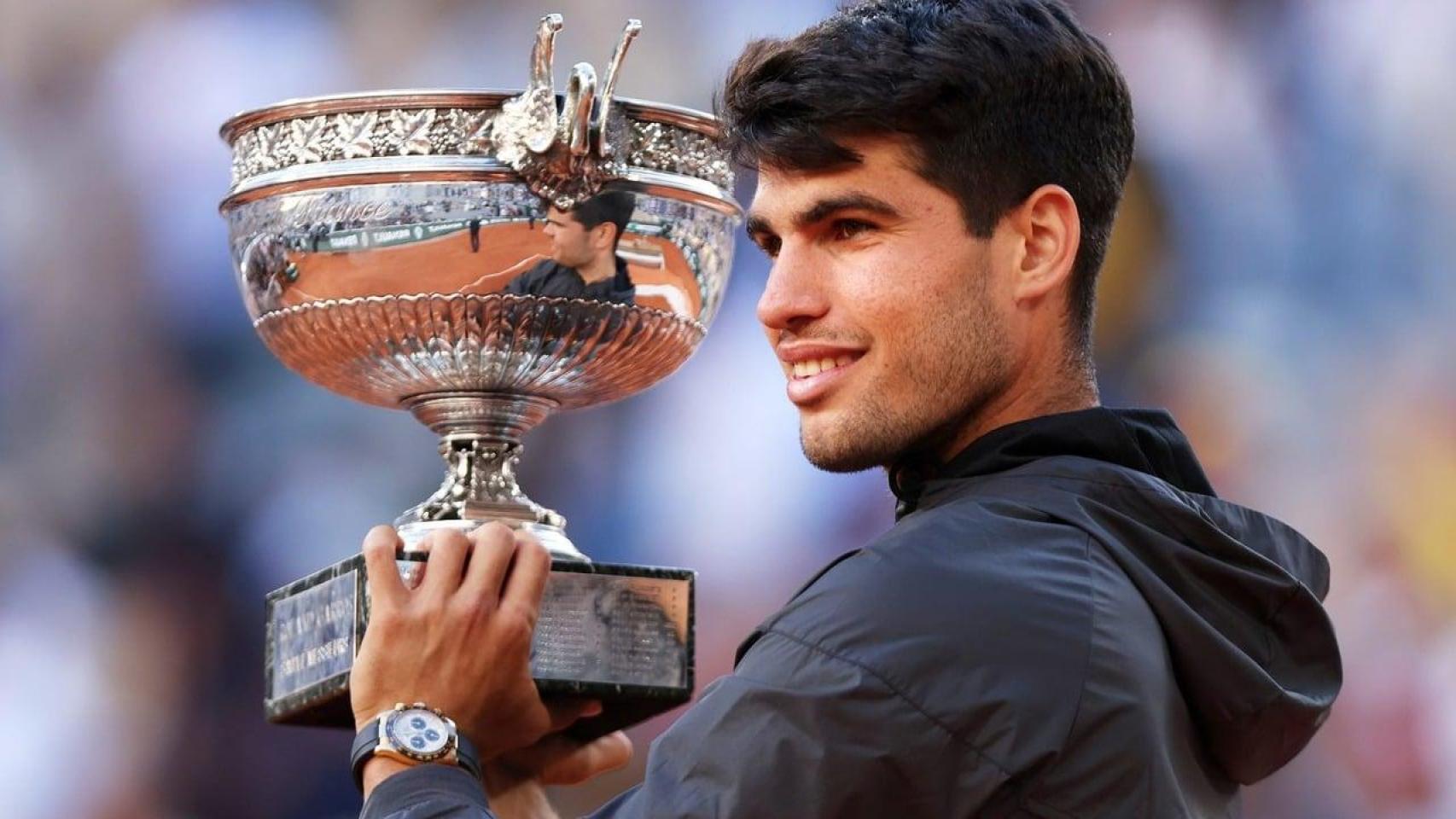 Carlos Alcaraz, tras hacerse con la victoria en Roland Garros 2024.