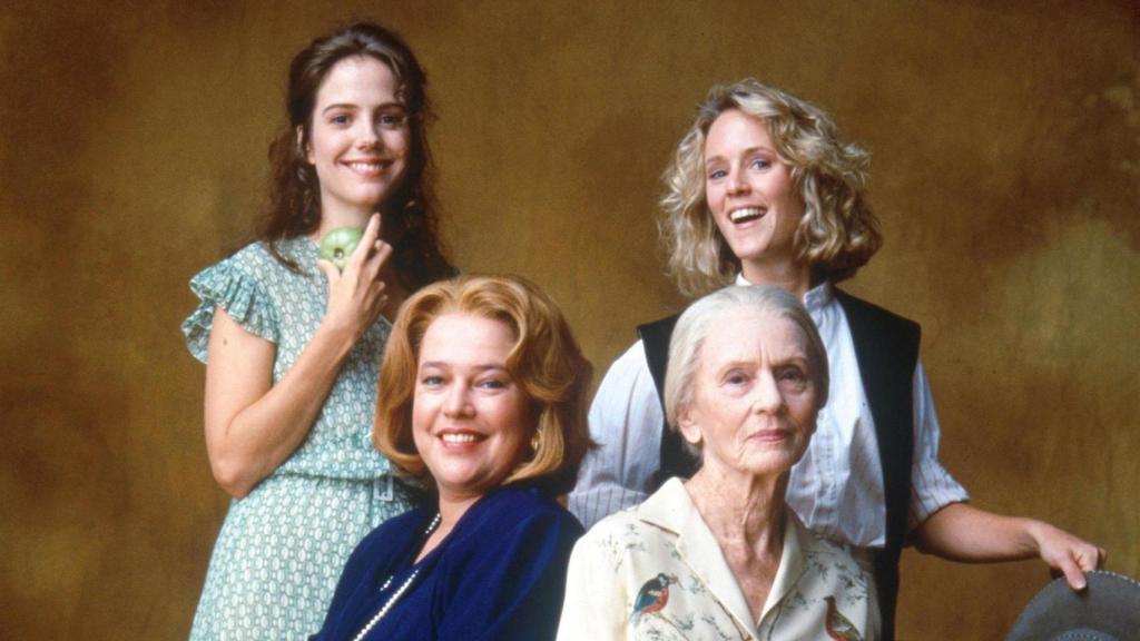 Las actrices Mary-Louise Parker, Kathy Bates, Jessica Tandy y Mary Stuart Masterson en una imagen promocional de la película 'Tomates verdes fritos', (Jon Avnet, 1991)