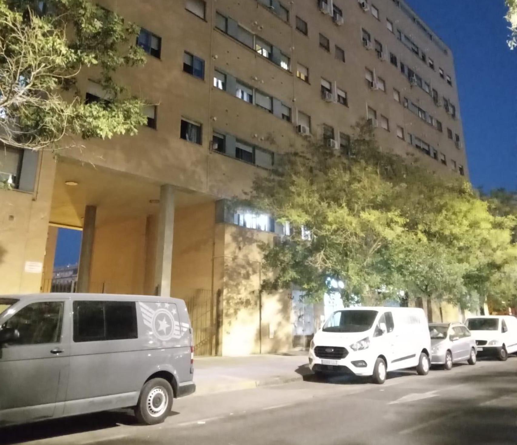 Parte exterior del edificio donde vive el inquiokupa Adama, conocido como Jimmy.