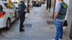 La Guardia Civil investiga a tres personas en Vigo.
