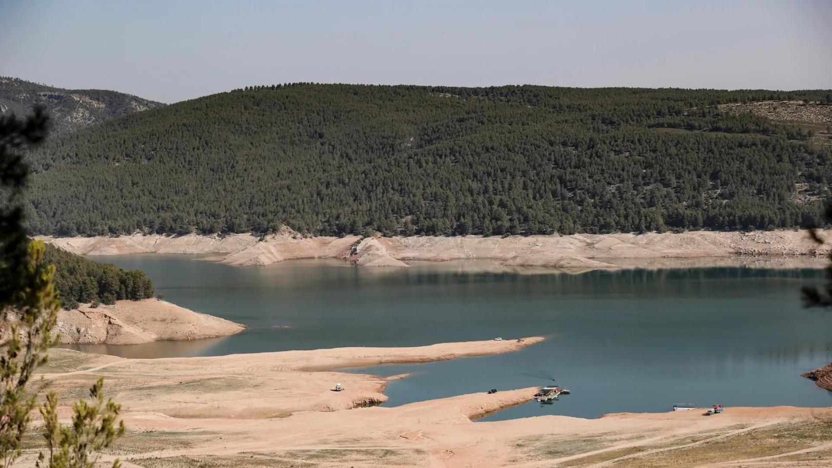 En la imagen, el Embalse de Benagéber, que se encuentra al 40 % de su capacidad máxima.