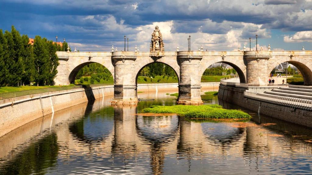 Puente de Toledo sobre el río Manzanares, Madrid.