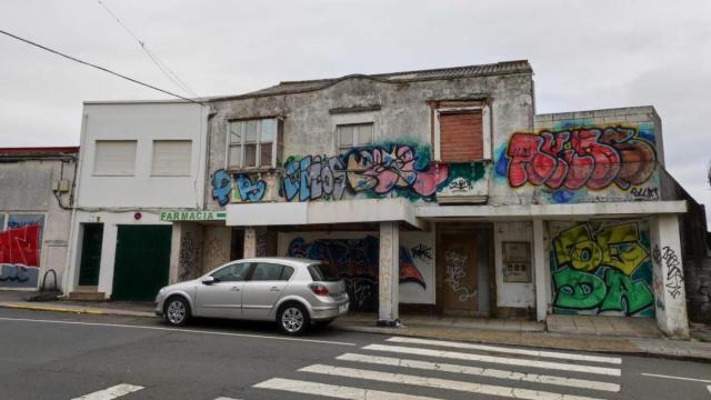 Edificio de la antigua discoteca Pachá en ruinas, como otros en As Xubias de Arriba.