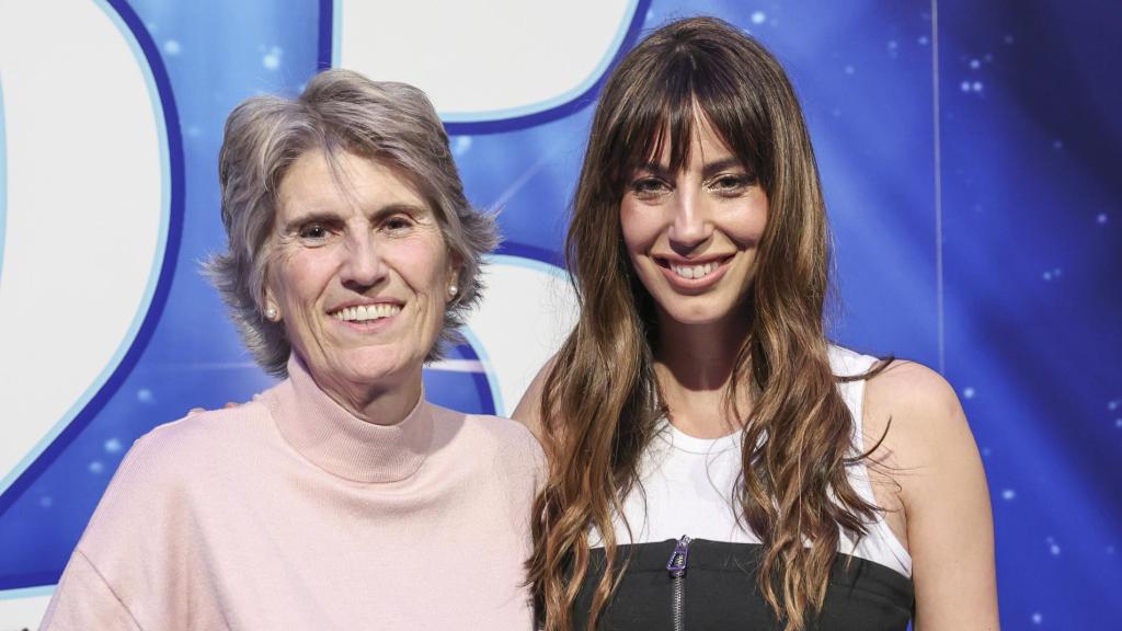 Paloma del Río junto a la gimnasta Almudena Cid.