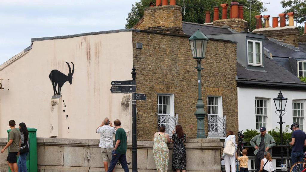 Una de las nuevas tres obras de Banksy en Londres. Foto: Reuters.