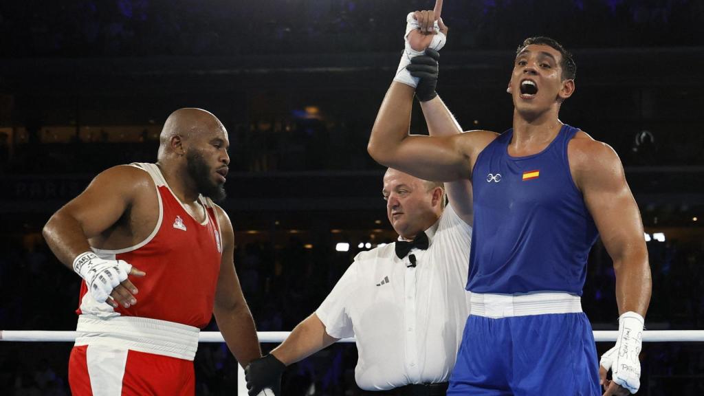 Ayoub Ghadfa celebra su victoria en semifinales de los Juegos Olímpicos.