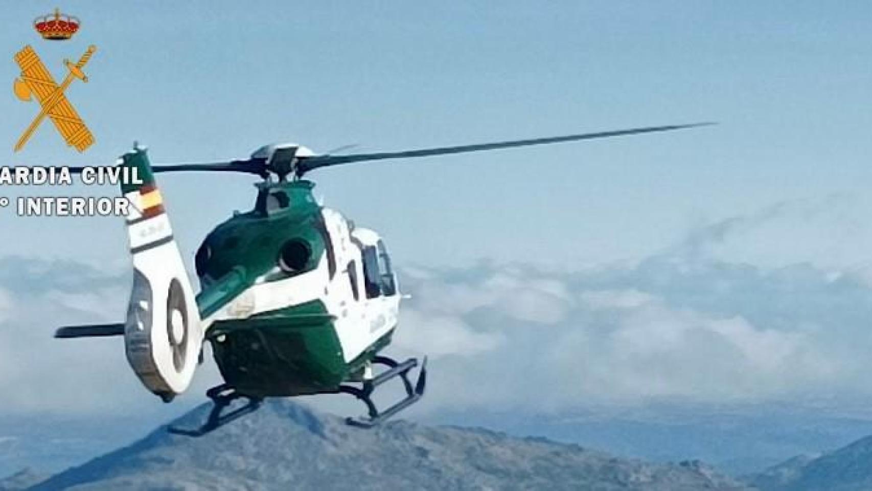 Imagen de un helicóptero de rescate de la Guardia Civil