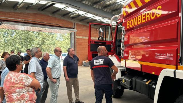 El presidente de la Diputación de Zamora junto con otras autoridades en la visita al parque de Tierras de Aliste