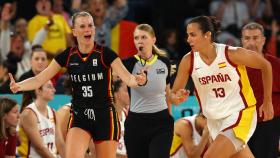 Julie Vanloo celebra un triple frente a España en los Juegos Olímpicos.