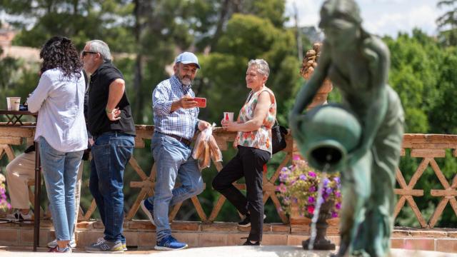 Varias personas en una romería celebrada en Toledo.