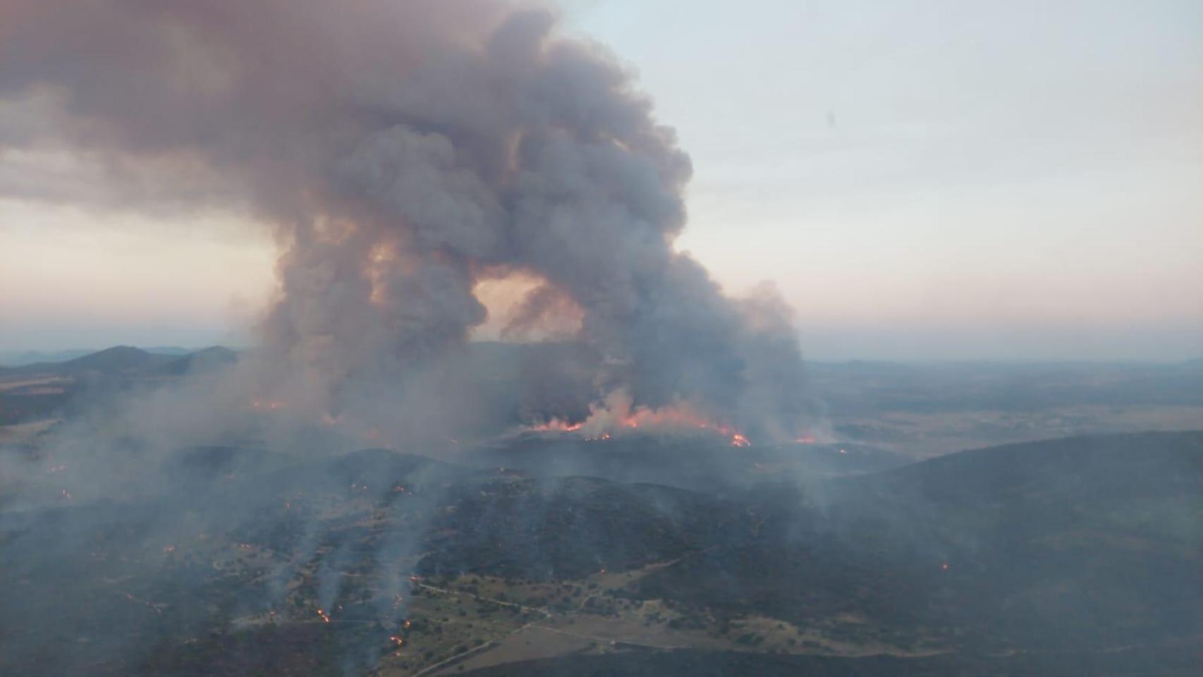 El incendio de La Estrella, este martes por la tarde. Foto: ATBRIF.