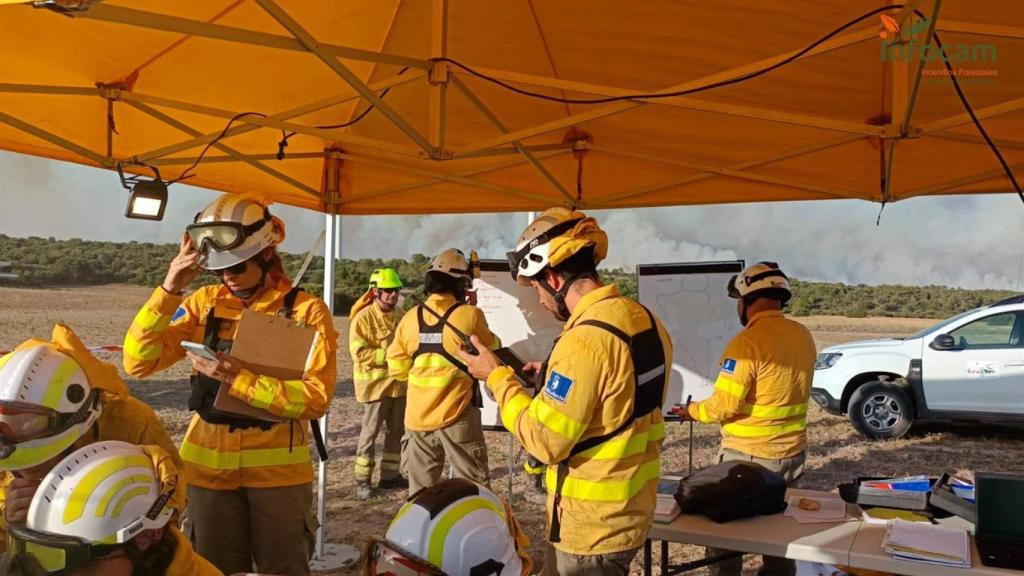 Un momento del operativo desplegado contra el incendio de Valverdejo (Cuenca).