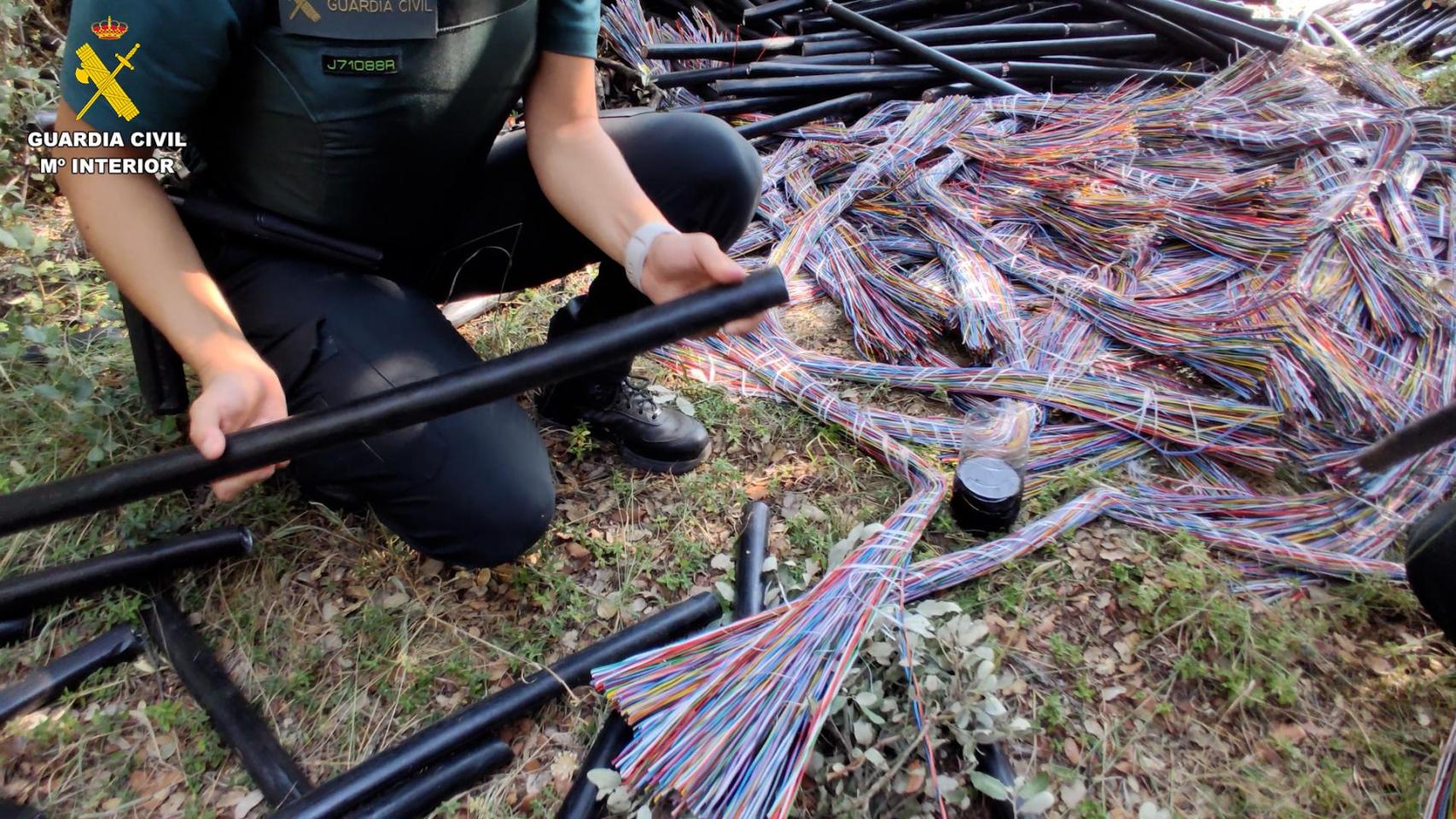 Parte del cableado listo para ser quemado en un paraje aislado de Guadalajara.