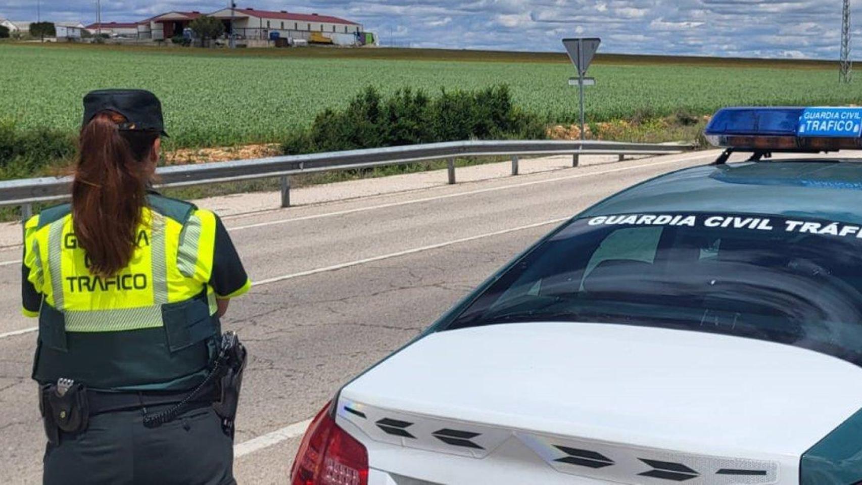 Una agente de la Guardia Civil de Tráfico.