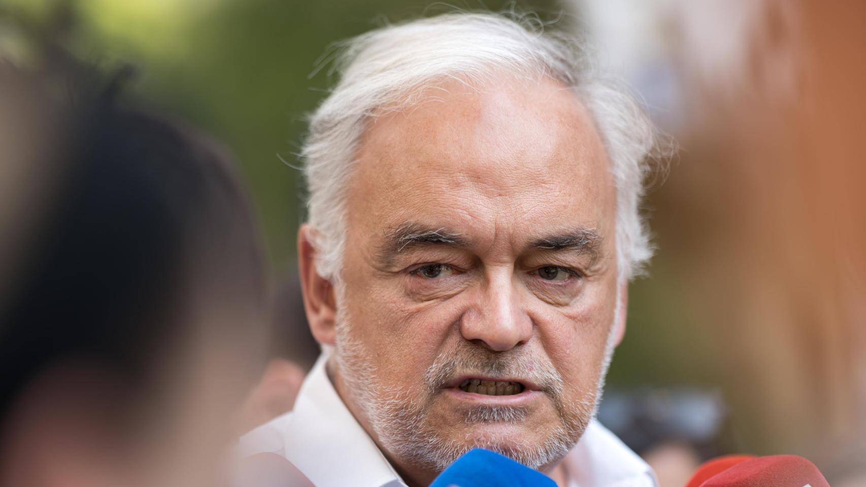 El dirigente popular, Esteban González Pons, este miércoles frente a la sede de su partido en Madrid.